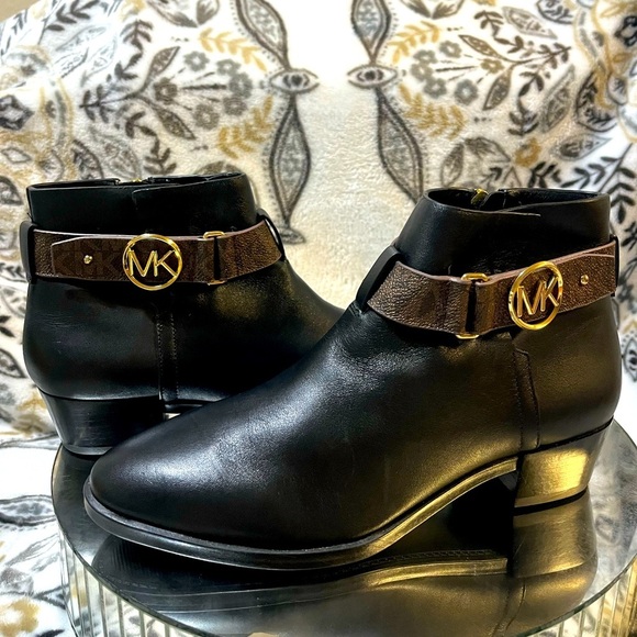 New Michael Kors Harland Chelsea Bootie Black 6.5M Leather MK Ankle Logo SideZip - Picture 3 of 16